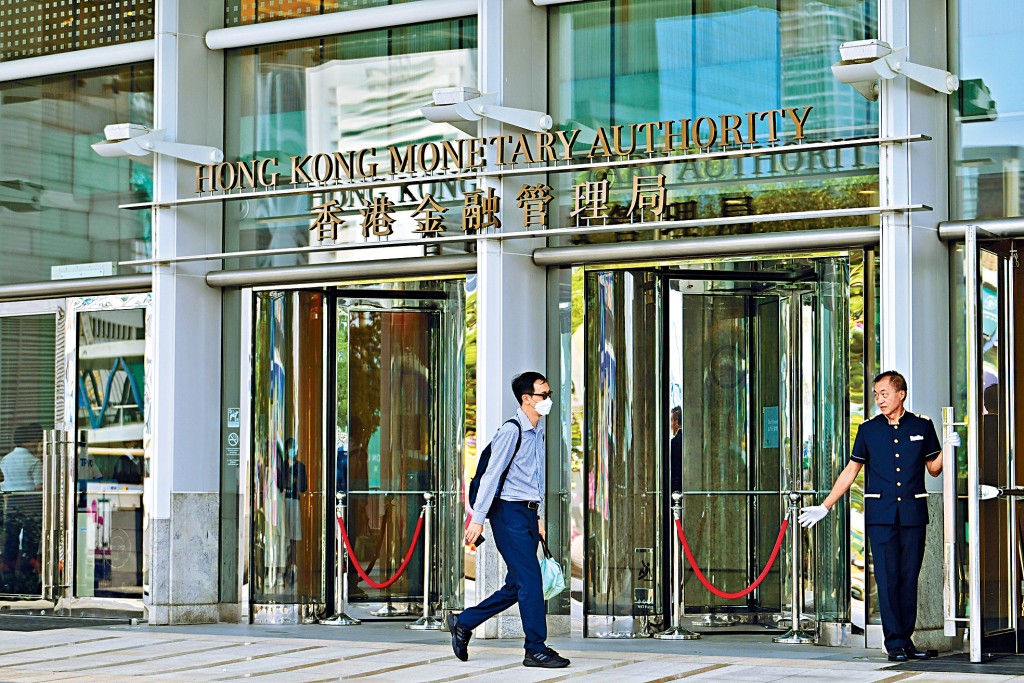 港匯再度觸及強方兌換保證水平,金管局再向市場注入近百億元。