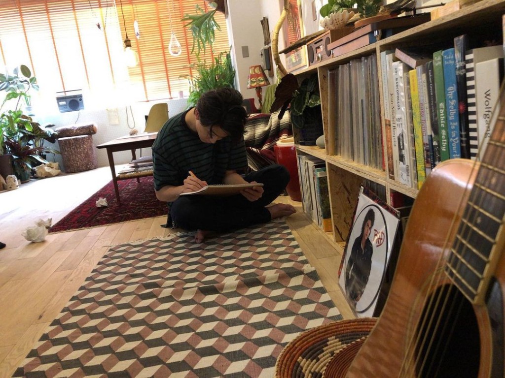 伊藤昨日在社交網發文向Fans道歉及感謝大家支持他。