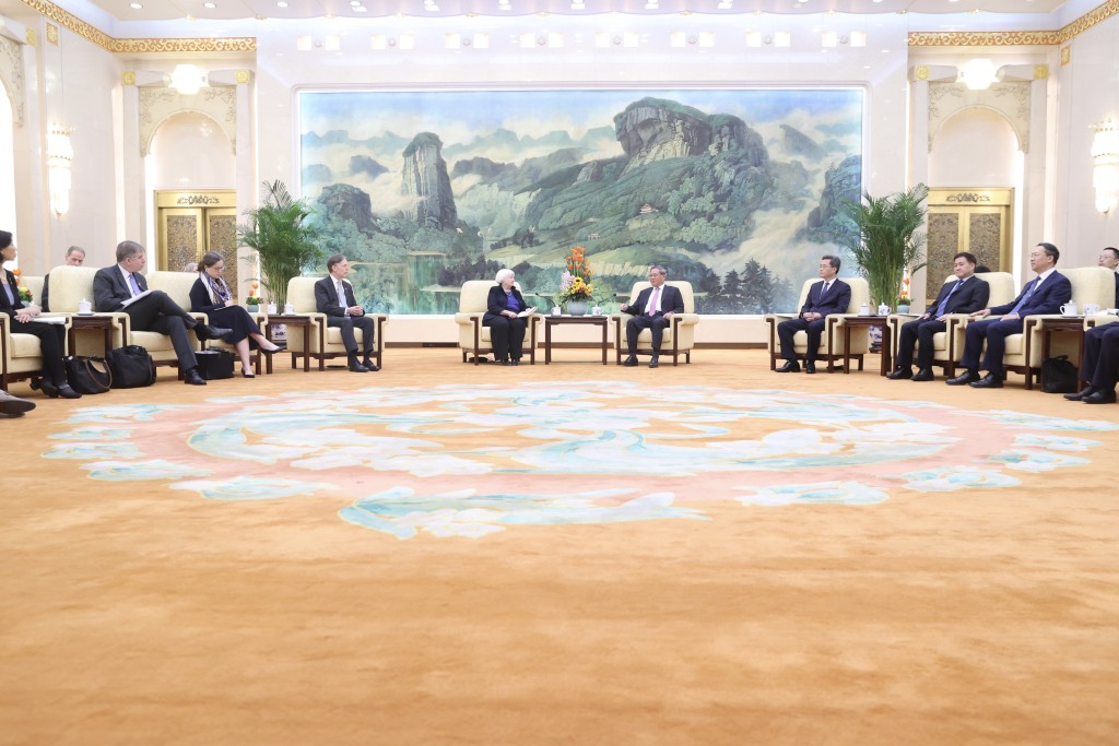 4月7日上午，國務院總理李強在北京人民大會堂會見美國財政部長耶倫。（中新社）