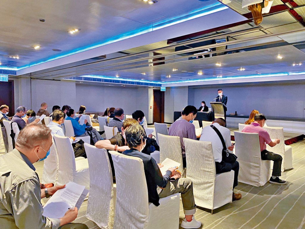 火炭華聯工業中心無契樓，獲四組客爭購。