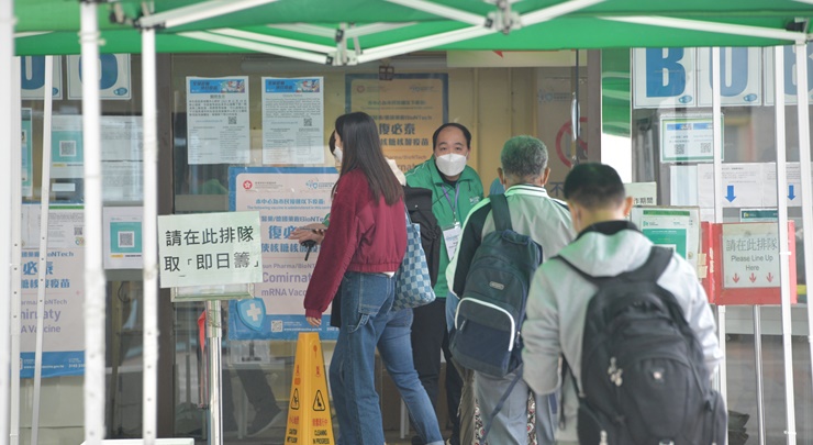 中大研究推算全港僅約兩成半人有意接種第三劑疫苗。資料圖片