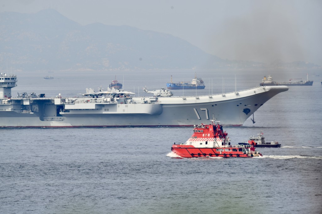 山東艦航母編隊訪港。盧江球攝