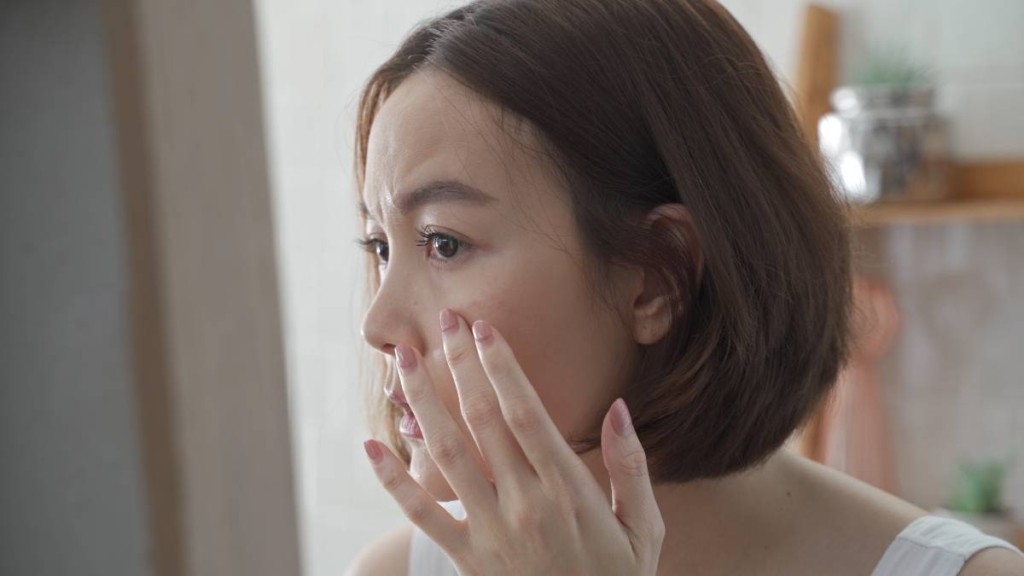 河南35歲女一生活習慣，導致甩牙絕經貌似60歲阿婆。iStock