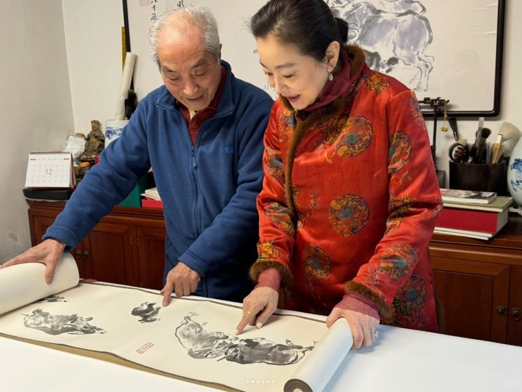 林青霞與93歲的汪觀清作藝術交流。