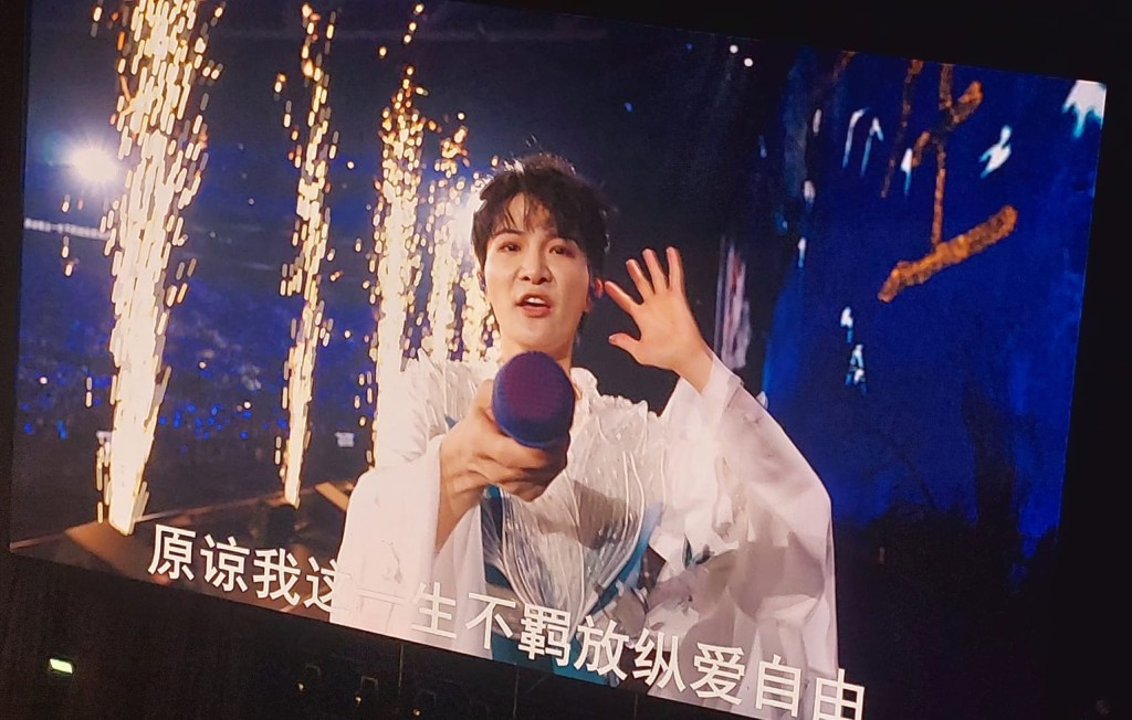 烟火效果是香港场限定。