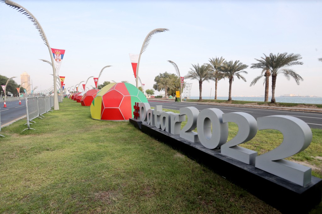 卡塔尔当地已经加紧装饰迎接世杯。Reuters