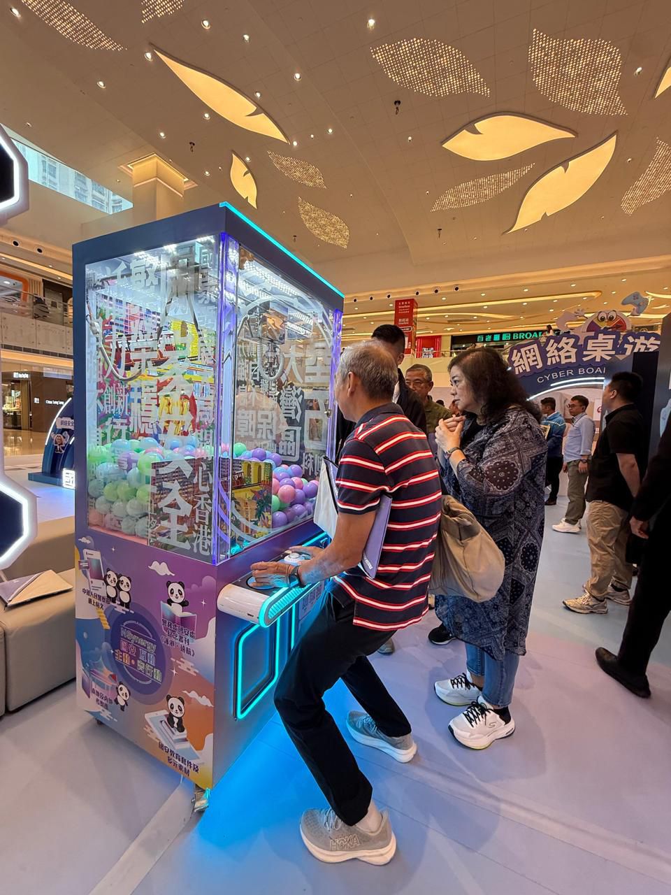 市民樂在其中。 市民樂在其中。