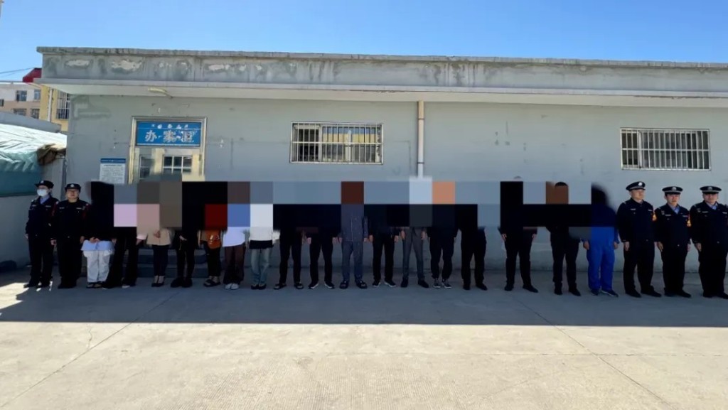 山西警方破獲一設在超市內的賣淫場所,抓獲17人。