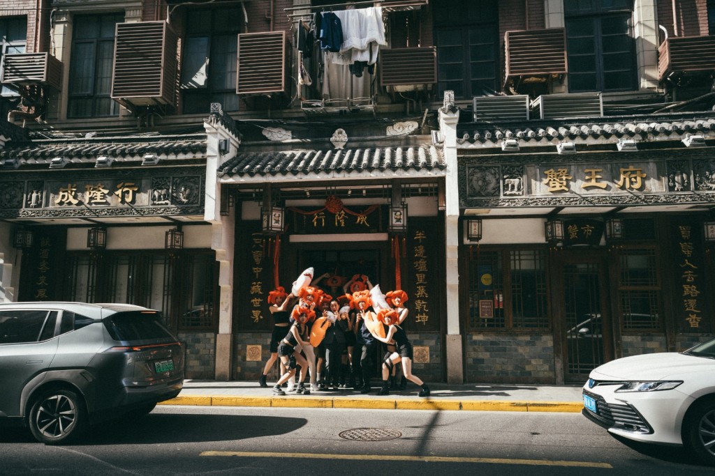 好鬼馬的一行8人。 好鬼馬的一行8人。