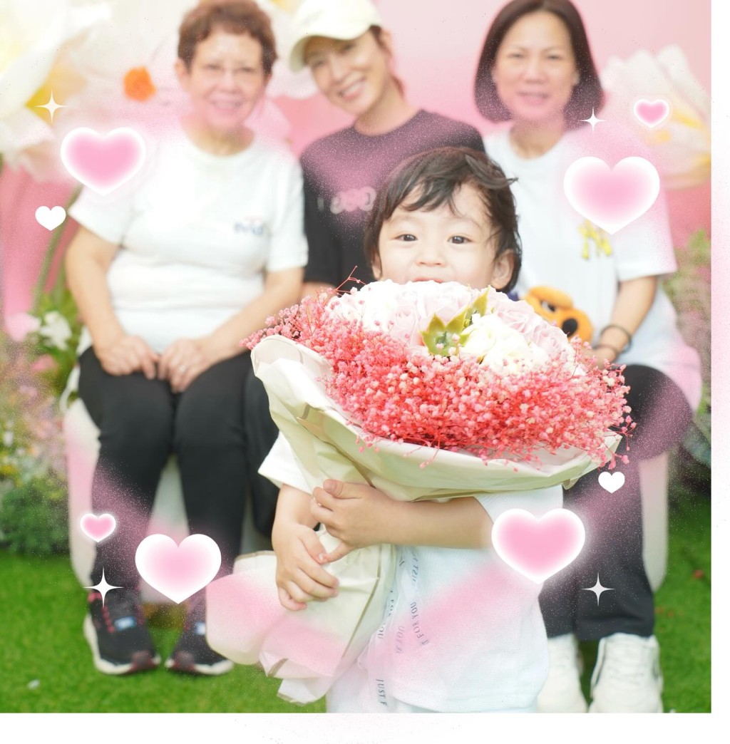 楊茜堯與媽媽和奶奶齊齊慶祝母親節。