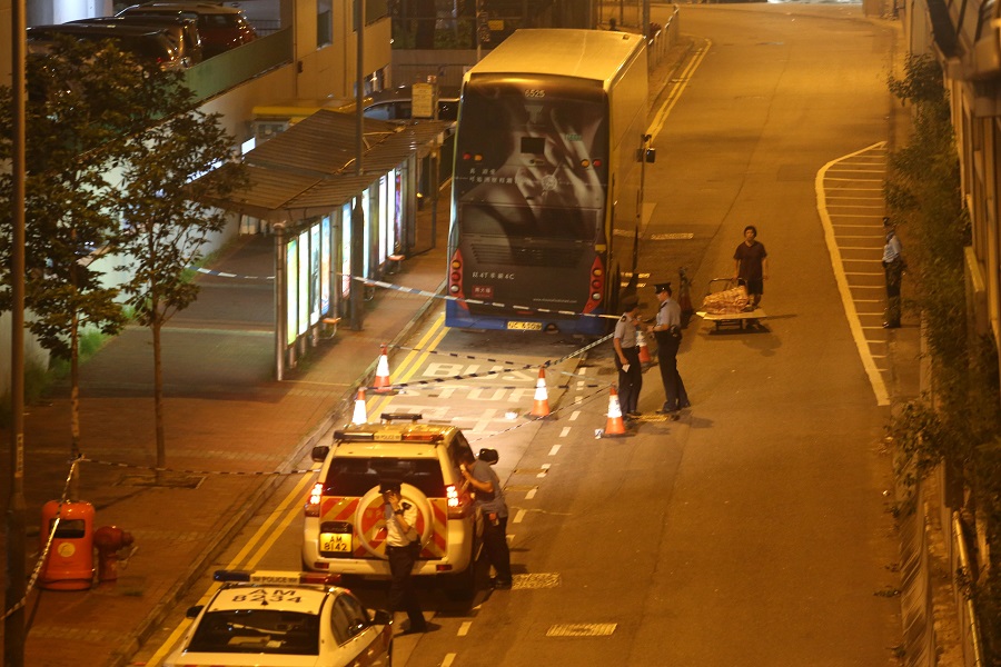 警員一度向逃走私家車開兩槍。徐裕民攝