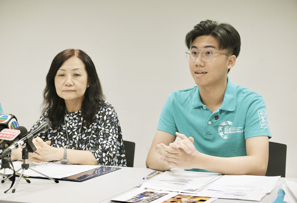 劉宥成(右)表示，參與活動期間，與不同國家的青少年就各反貪議題作多次視象會議交流。陳浩元攝