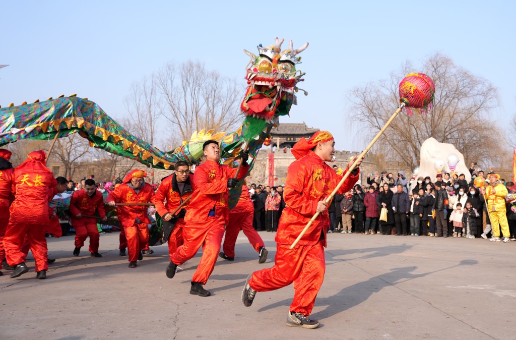 內地數以億計民眾在農曆新年長假出遊，在各地帶來龐大旅遊收益。新華社