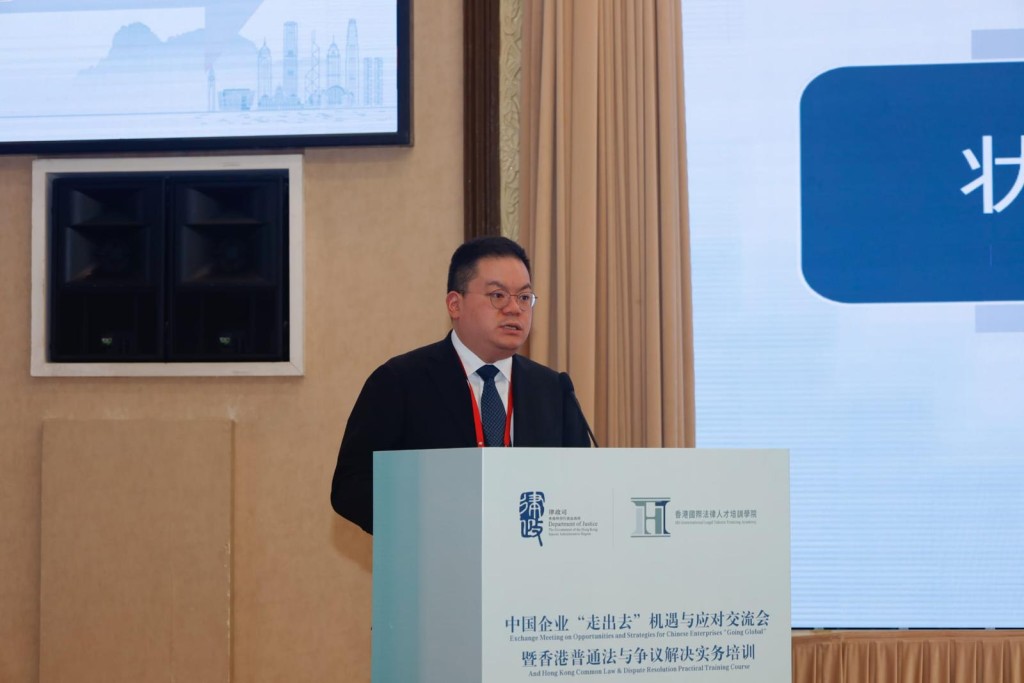 資深大律師張天任在「香港普通法與爭議解決實務培訓」中,主講「香港法院訴訟關鍵程序、證據規則和交叉盤問」。 資深大律師張天任在「香港普通法與爭議解決實務培訓」中,主講「香港法院訴訟關鍵程序、證據規則和交叉盤問」。