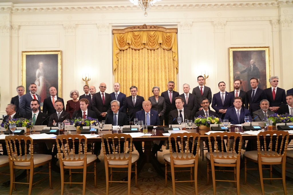 網民發現,特朗普與各科技巨頭簽署的AI協議,出現串錯字。X@whitehouse 網民發現,特朗普與各科技巨頭簽署的AI協議,出現串錯字。X@whitehouse