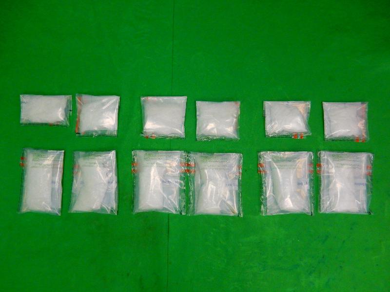 圖示檢獲的懷疑冰毒。