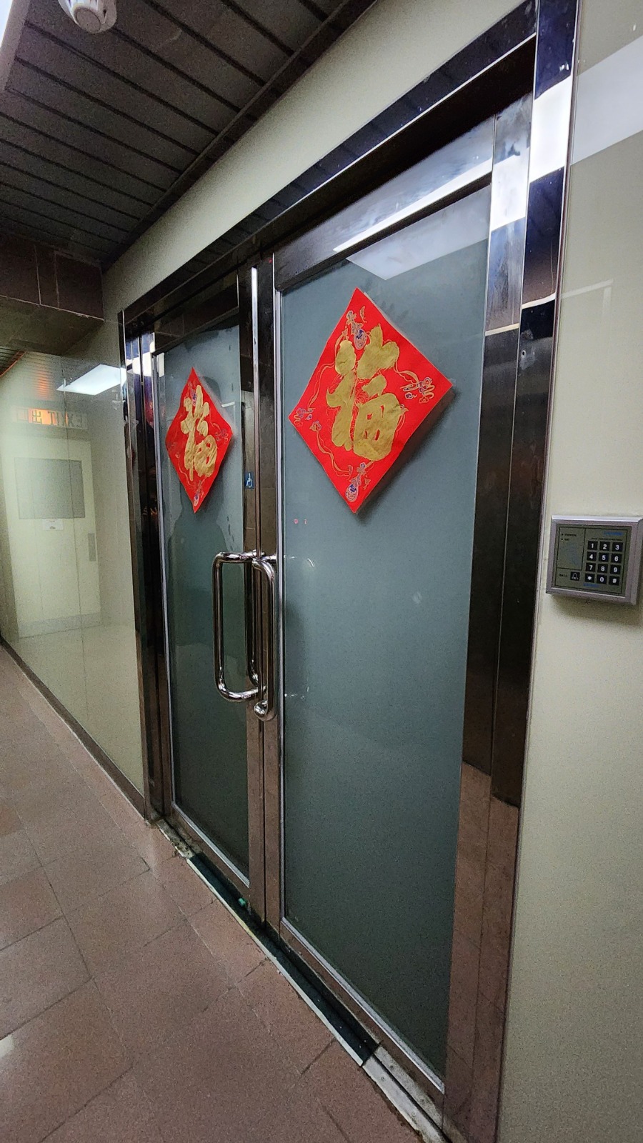 鑫鼎鑫商貿有限公司的註冊地址位於北角。