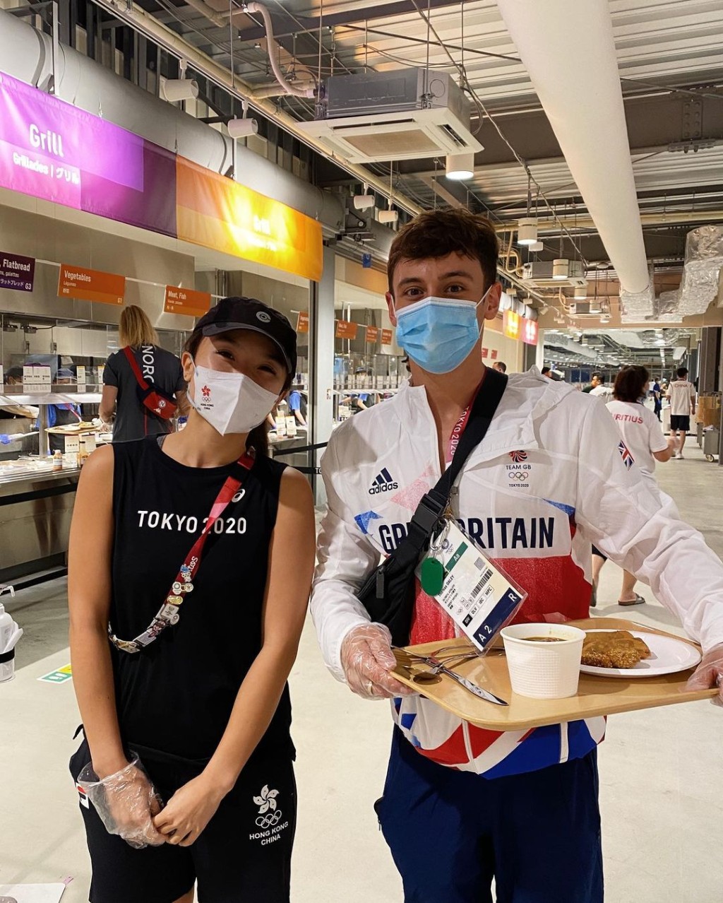 Moonie在選手村餐廳偶遇跳水男神Tom Daley。