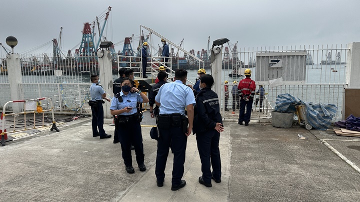 油麻地海輝路發生男子墮海事件。劉漢權攝