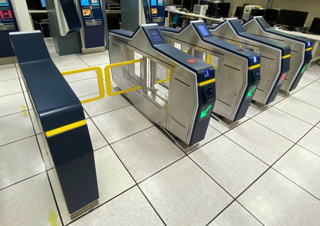 港铁希望在两三年内更新全部车站的闸机，让乘客可用二维码支付车费。