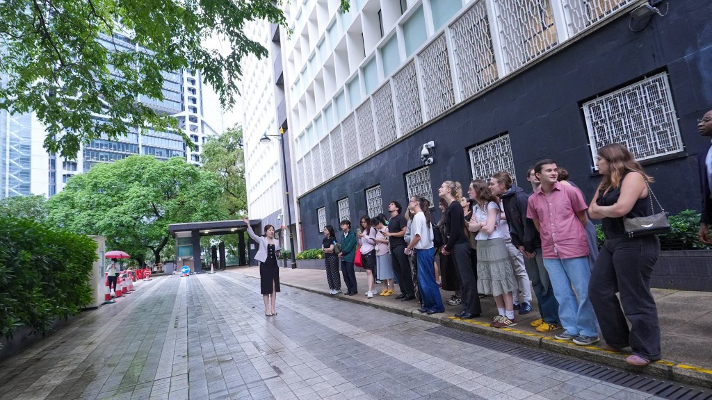 林定國於接待26名參與香港城市大學法律學院暑期課程的非本地法律系學生。林定國FB圖片