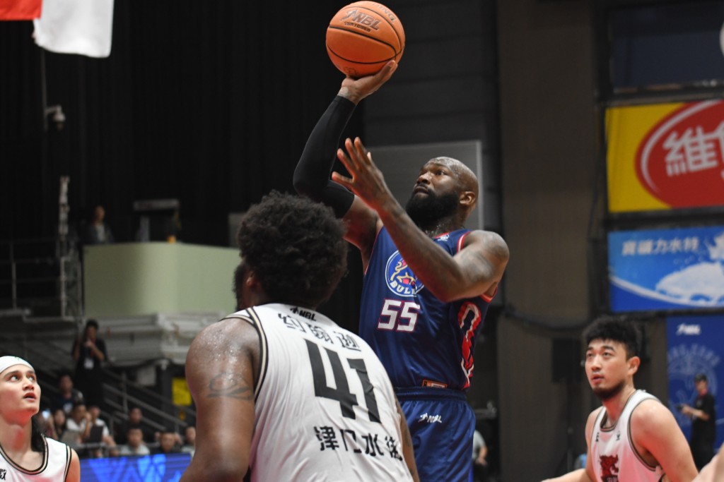 NBL季後賽總決賽，香港金牛琼斯第4節不斷得分。 吳家祺攝