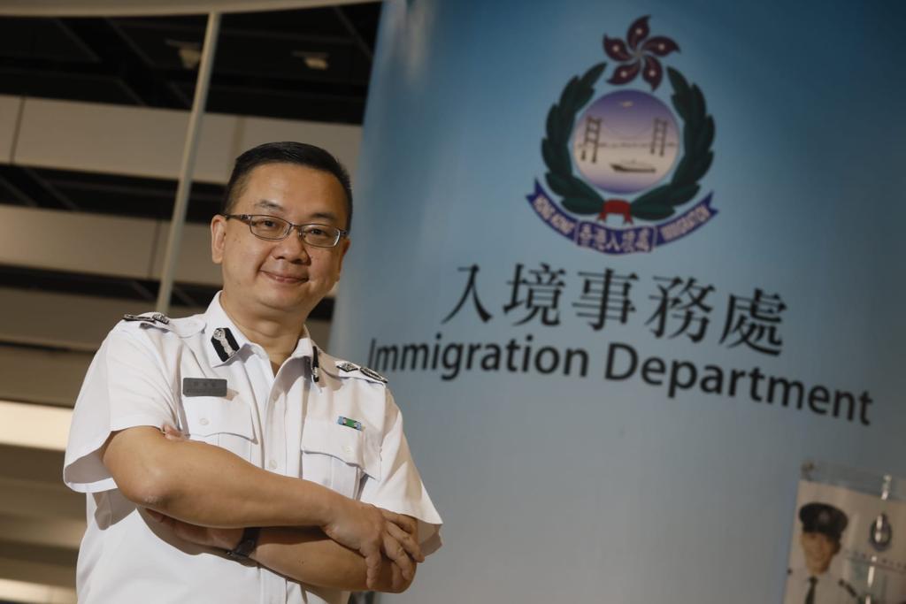 有「偽證專家」之稱的郭俊峯，將接替區嘉宏出任入境處處長。