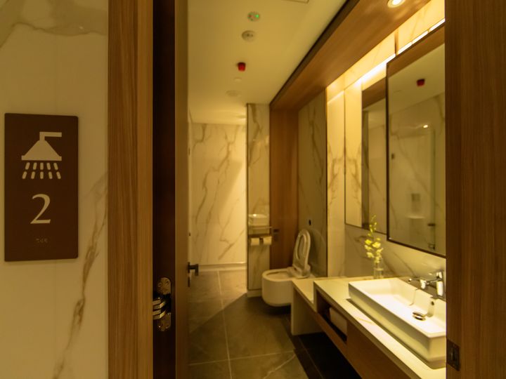 SilverKris Lounge頭等艙區設有豪華的淋浴間。