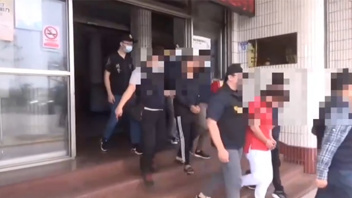 台灣花蓮港警方拘捕11人,疑與一個一條龍人口販運集團有關。中時圖片