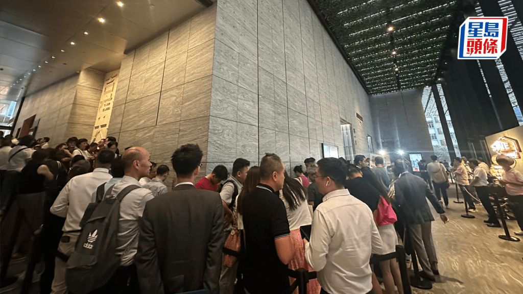 滶晨II首輪售88伙 大批準買家到場報到