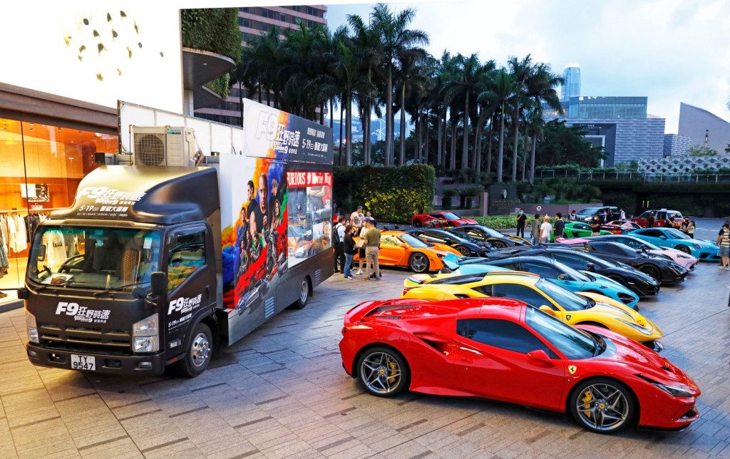 昨晚舉行的首映禮約有140部超跑到場，總值約11億港元。