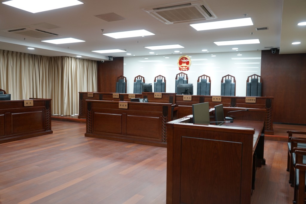 考察团参观了南沙法院涉外审判庭。（林新强提供）