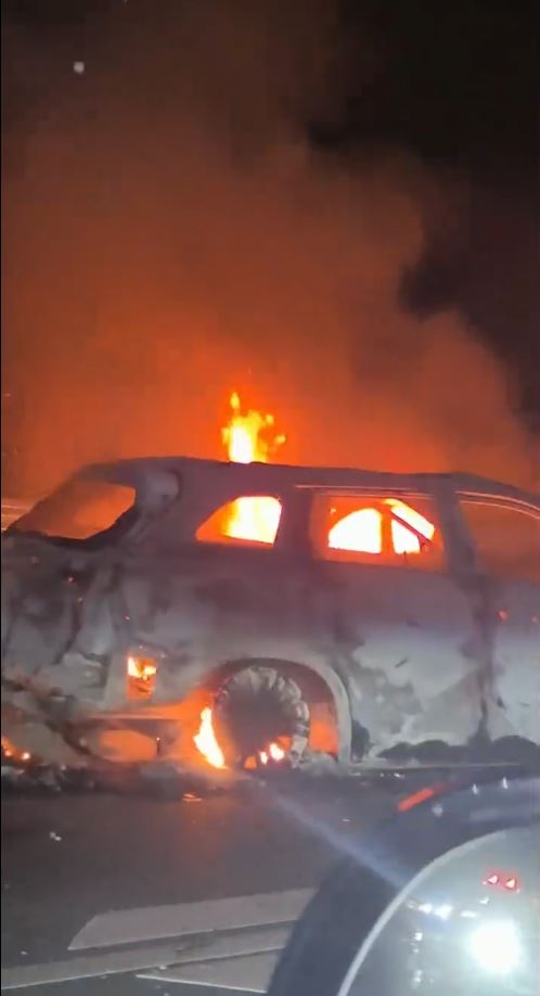 廣西有高速公路日前發生5車串燒車禍，導致2死3傷。微博