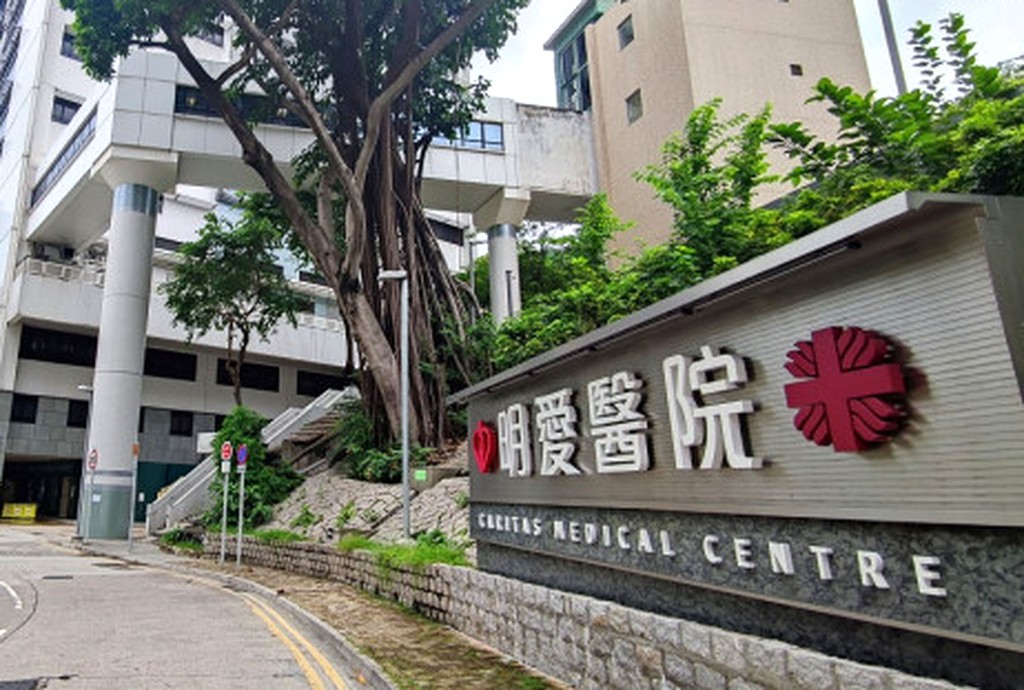 事主被送往明愛醫院救治。資料圖片
