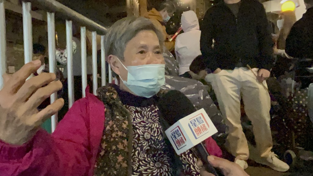 排前排的麗姐表示，希望新一年觀音娘娘庇佑世界和平。曾志恆攝