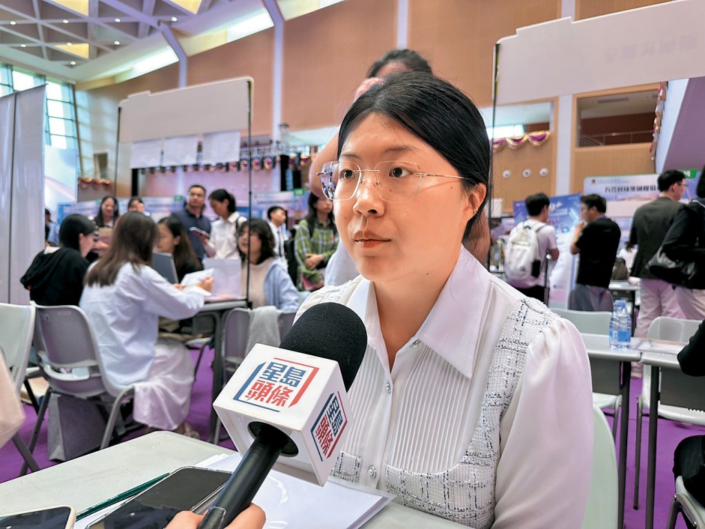 新世界（中國）地產投資有限公司人力資源代表歐女士指招聘會吸引不同區域的優秀人才。
