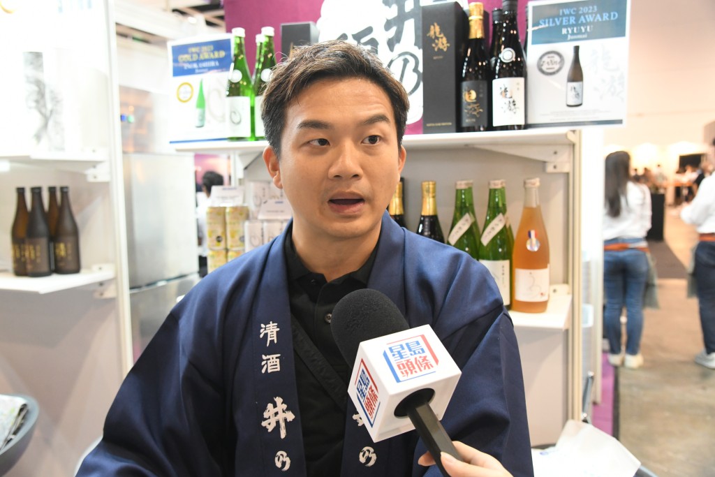 日本长野县春日酒造株式会社的负责人Jason。何健勇摄