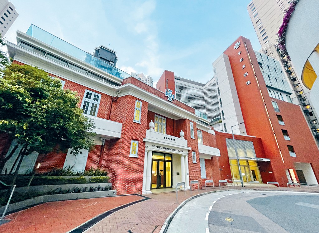 聖保羅男女中學回覆查詢指，抽樣檢查學生平板電腦旨在了解他們的使用情況，防範因不慎使用而感染電腦病毒等，危及校園網絡安全。