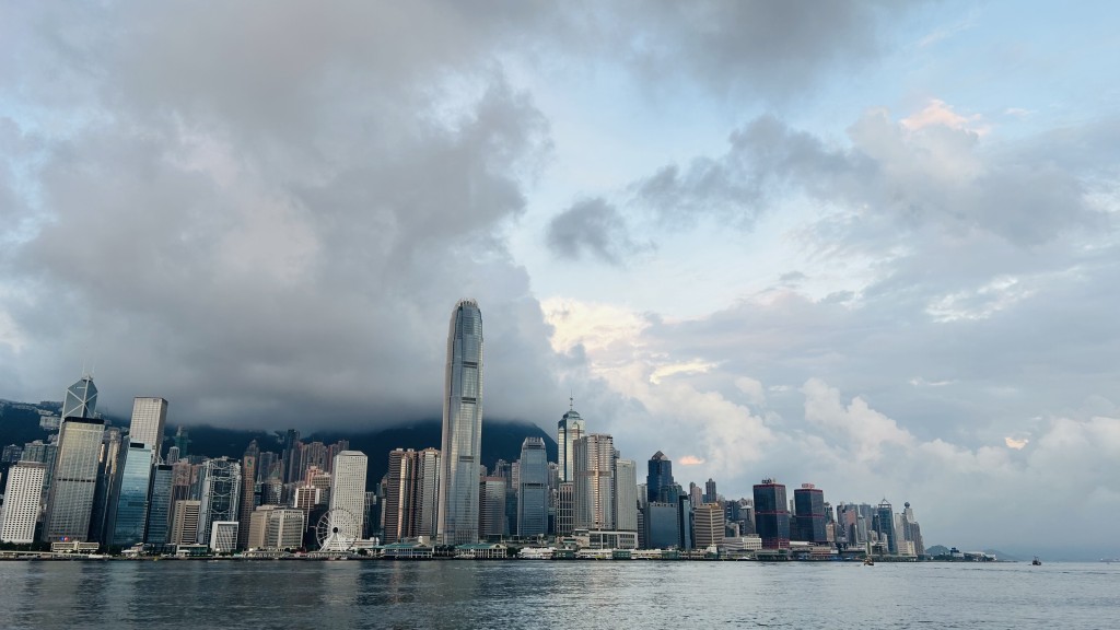 大致多雲,有幾陣驟雨及雷暴。蔡楚輝攝