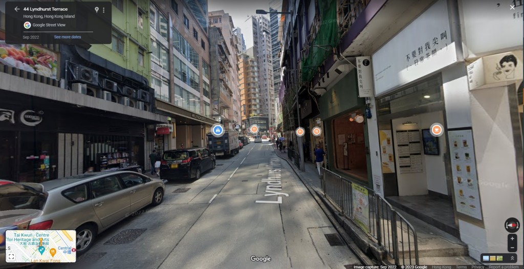 網民出動Google Map，說明發哥幫婆婆推車仔上斜路的位置。網上截圖