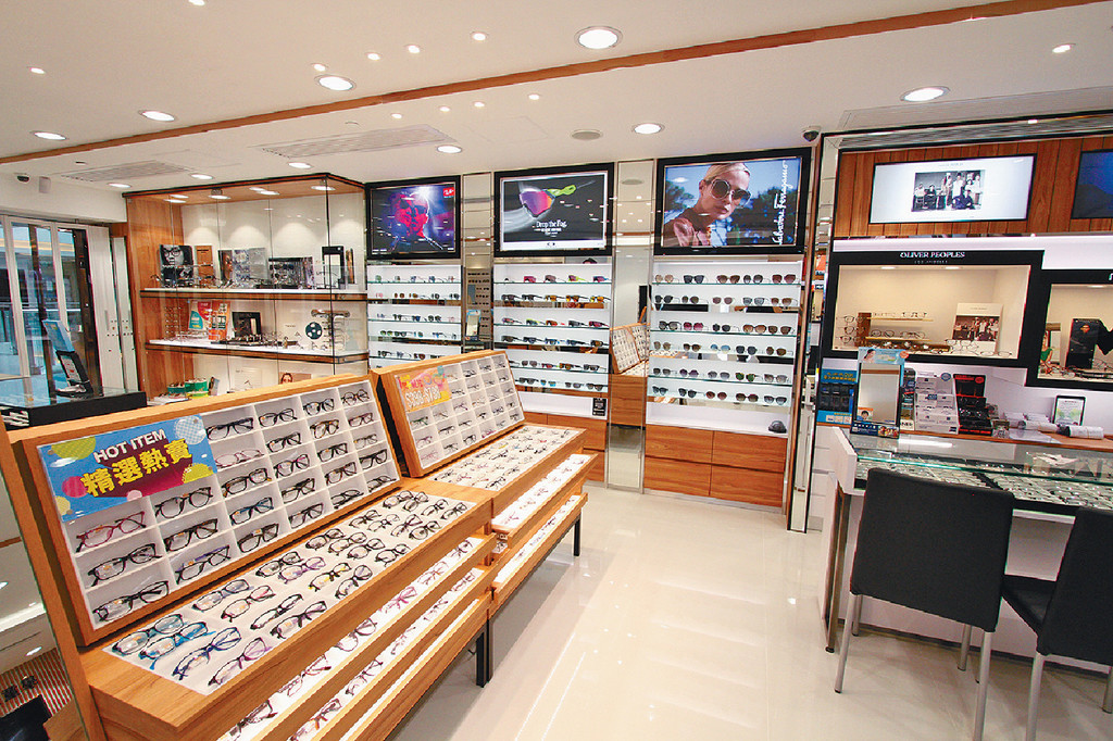 ■眼鏡88至今陪伴香港人超過三十載，成為香港最大的眼鏡連鎖店。