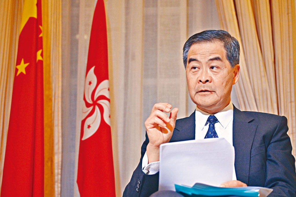 ■梁振英質疑,為何以BNO移英港人,仍可保留香港永久居民身分。