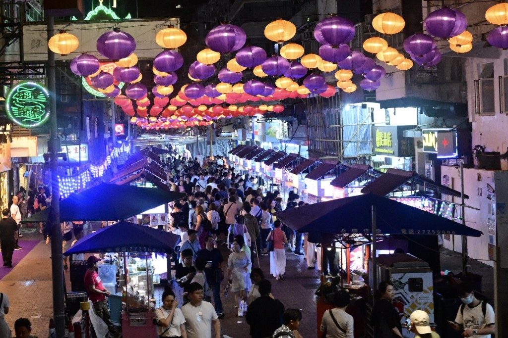 议员关注当局如何重塑香港「不夜城」繁荣景象。资料图片