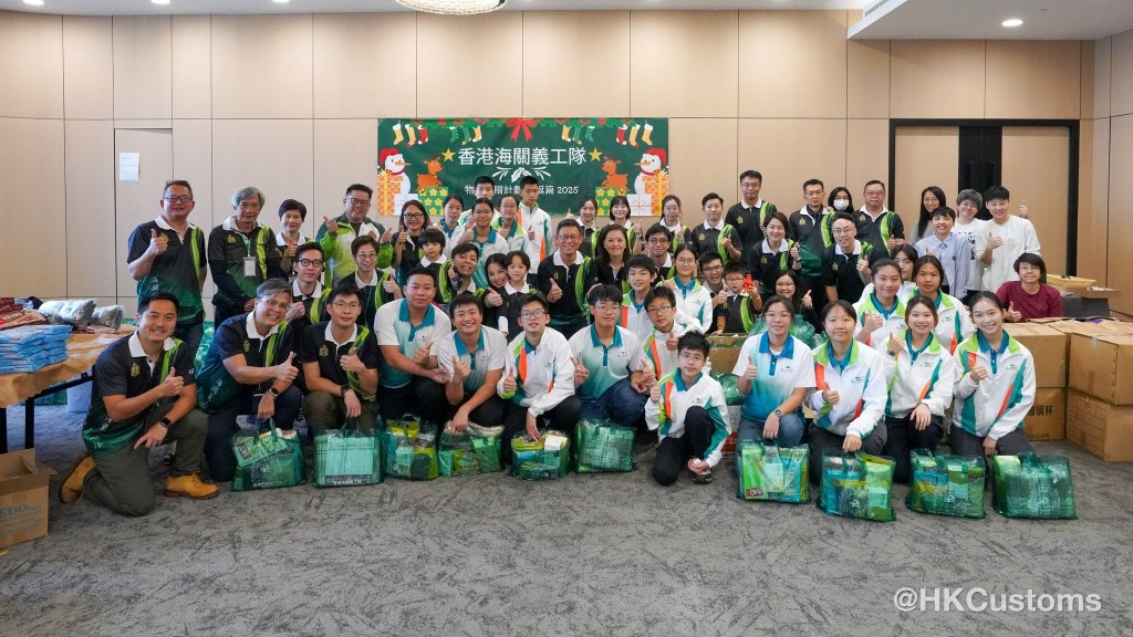 聖誕｜海關高層夥義工隊及受訓學員 赴社福機構送暖。海關圖片