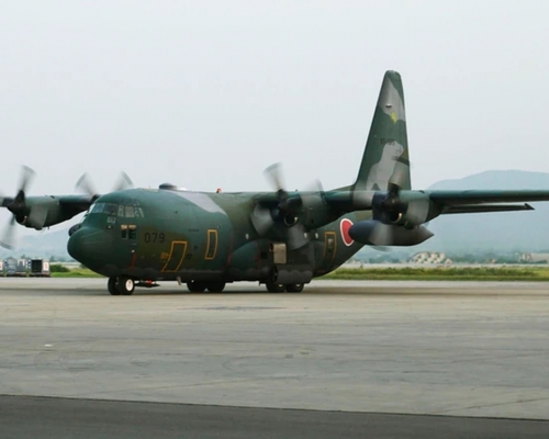 在巴基斯坦伊斯蘭馬巴德機場，原定執行阿富汗撤離任務的日本自衛隊C-130運輸機。AP圖片