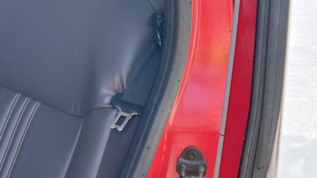 懷疑事發時的士男乘客未有配戴安全帶。