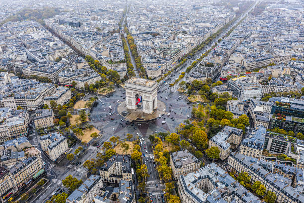 1.法国巴黎，英国市场调查研究公司「欧睿国际」（Euromonitor International）公布2023年全球百大旅游城市，巴黎连续第三年位居榜首。