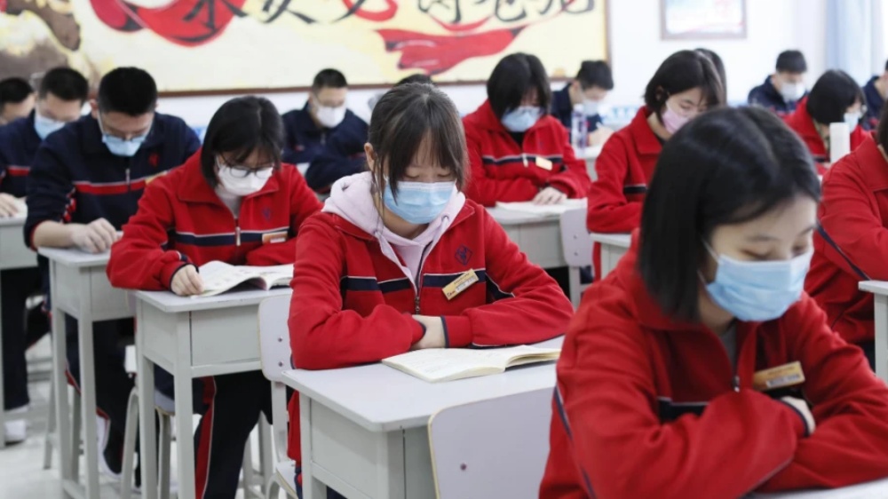 本月以来杭州2所中小学10多名学生感染新冠。