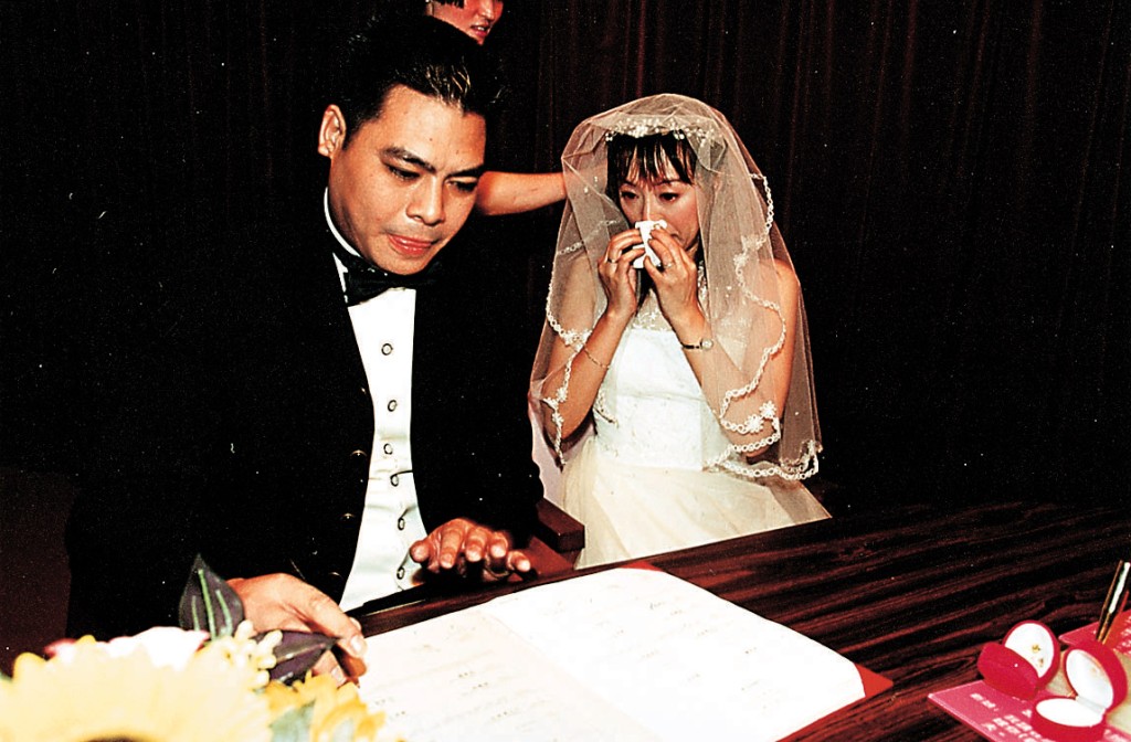 2001年與陳展鵬註冊結婚。