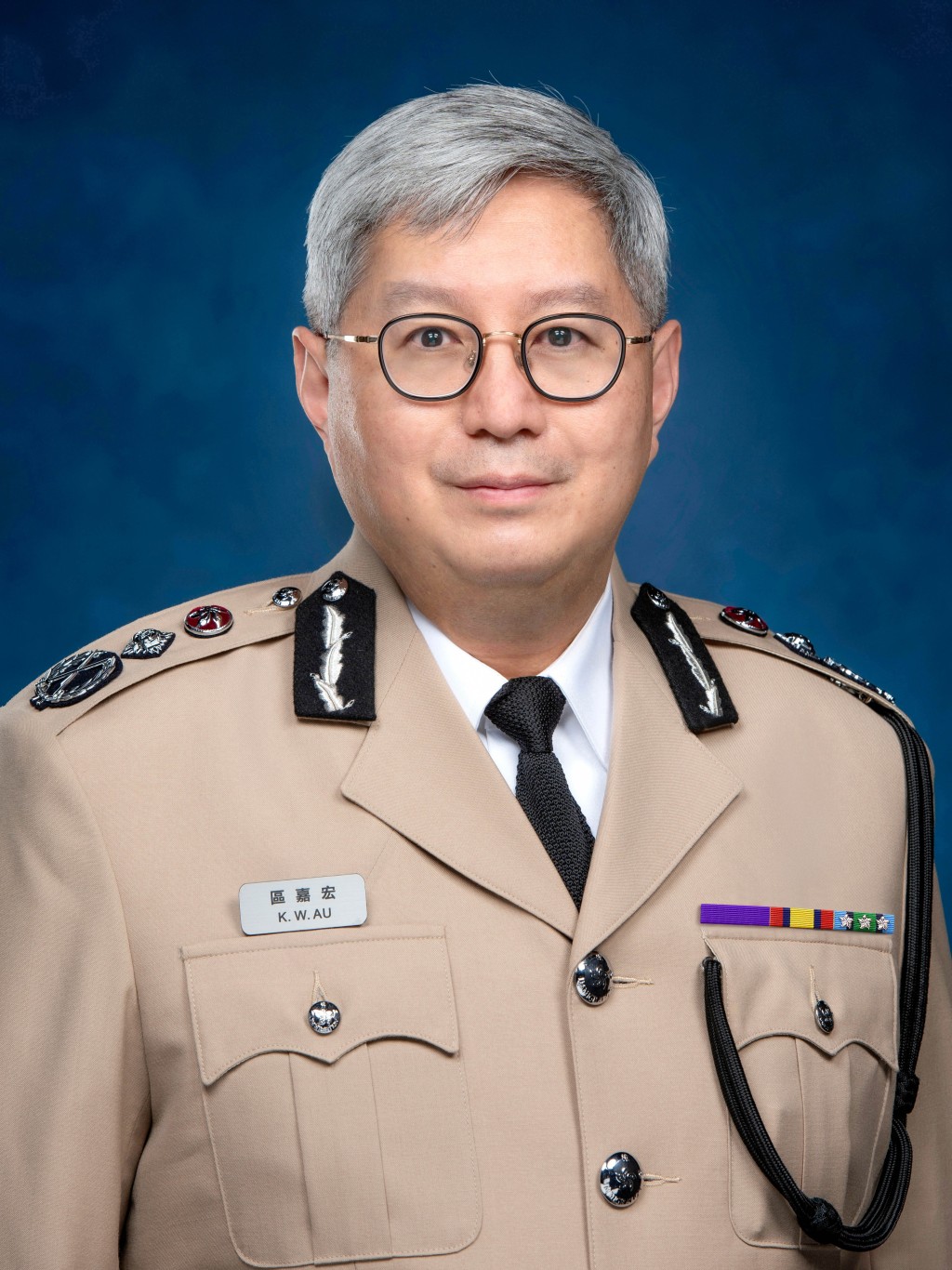區嘉宏於9月18日榮休。